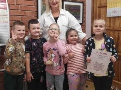 Udział przedszkolaków w&nbsp;konkursie tańca w&nbsp;Mikołajkach