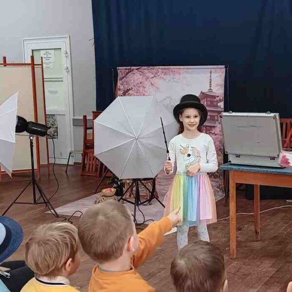 Magiczna wizyta w przedszkolu – spotkanie z iluzjonistą