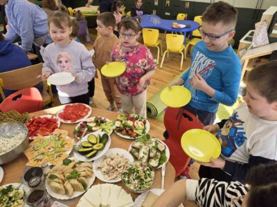 Zdrowe śniadanie o&nbsp;tematyce „Wiosna na&nbsp;talerzu”